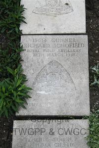 Boulogne Eastern Cemetery - Schofield, Richard