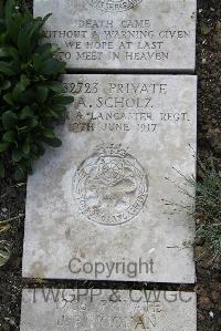 Boulogne Eastern Cemetery - Scholz, A