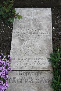Boulogne Eastern Cemetery - Scott, Francis William