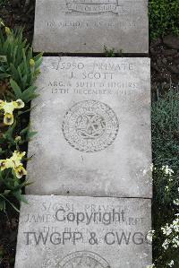 Boulogne Eastern Cemetery - Scott, J