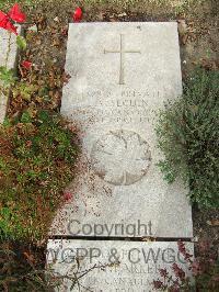 Boulogne Eastern Cemetery - Self, T W