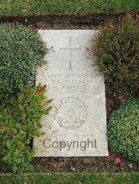 Boulogne Eastern Cemetery - Sellars, Robert Clive