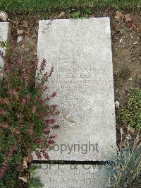 Boulogne Eastern Cemetery - Sellers, D