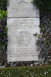 Boulogne Eastern Cemetery - Seymour, John Thomas