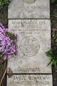 Boulogne Eastern Cemetery - Shaw, W