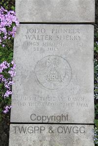 Boulogne Eastern Cemetery - Sherry, Walter