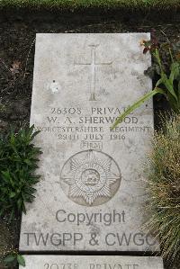 Boulogne Eastern Cemetery - Sherwood, W A