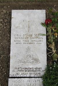 Boulogne Eastern Cemetery - Shields, Herbert