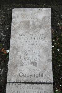 Boulogne Eastern Cemetery - Shields, Percy