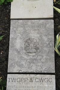 Boulogne Eastern Cemetery - Sidebottom, Samuel