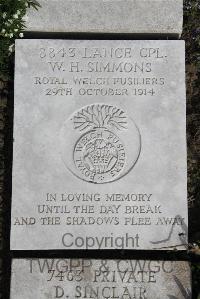 Boulogne Eastern Cemetery - Simmons, W H