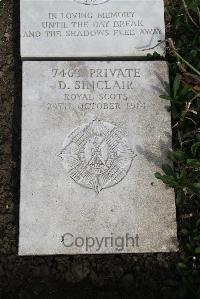 Boulogne Eastern Cemetery - Sinclair, D
