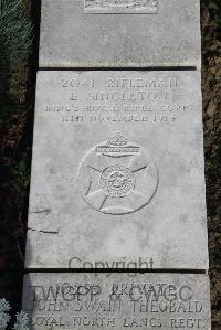 Boulogne Eastern Cemetery - Singleton, E