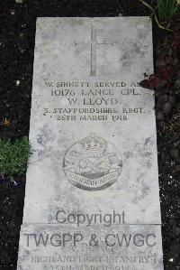 Boulogne Eastern Cemetery - Sinnett, W