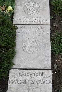 Boulogne Eastern Cemetery - Sissons, Joseph