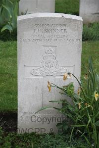 Boulogne Eastern Cemetery - Skinner, Thomas Henry
