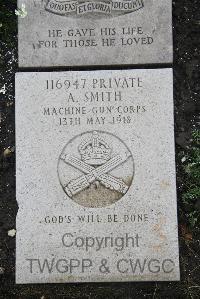 Boulogne Eastern Cemetery - Smith, A