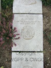Boulogne Eastern Cemetery - Smith, Edward