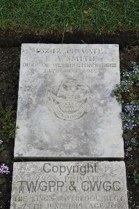Boulogne Eastern Cemetery - Smith, E A