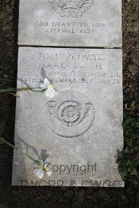 Boulogne Eastern Cemetery - Smith, I