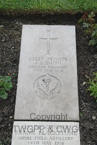 Boulogne Eastern Cemetery - Smith, J E