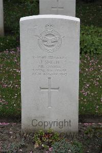 Boulogne Eastern Cemetery - Smith, John