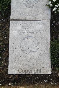 Boulogne Eastern Cemetery - Smith, R