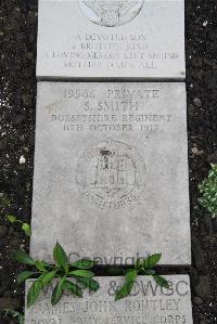 Boulogne Eastern Cemetery - Smith, S