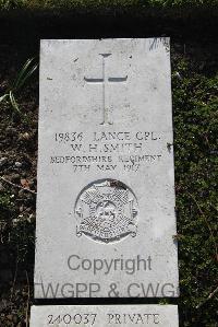 Boulogne Eastern Cemetery - Smith, W H