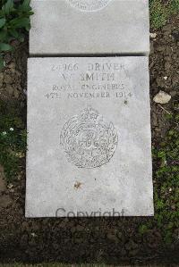 Boulogne Eastern Cemetery - Smith, W