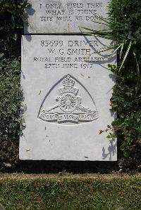 Boulogne Eastern Cemetery - Smith, W G