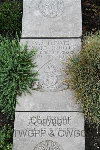 Boulogne Eastern Cemetery - Smullen, Edward
