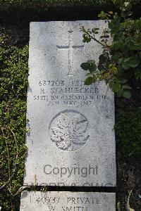 Boulogne Eastern Cemetery - Stahlecker, R
