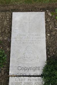 Boulogne Eastern Cemetery - Stammers, Stephen John