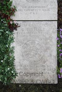 Boulogne Eastern Cemetery - Steele, C T