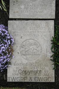 Boulogne Eastern Cemetery - Stephen, David