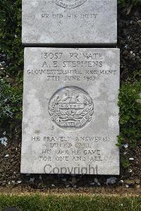 Boulogne Eastern Cemetery - Stephens, Albert Edward