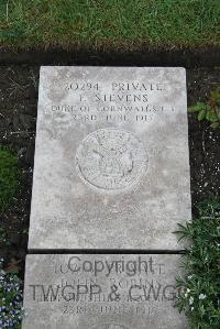 Boulogne Eastern Cemetery - Stevens, F