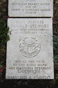 Boulogne Eastern Cemetery - Stewart, Donald