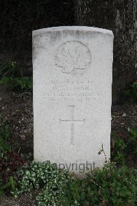 Boulogne Eastern Cemetery - Stone, E W