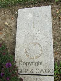 Boulogne Eastern Cemetery - Stoqua, Michael Joseph