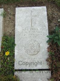 Boulogne Eastern Cemetery - Stormer, Ernest Albert