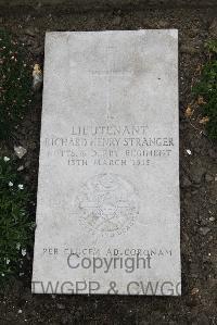 Boulogne Eastern Cemetery - Stranger, Richard Henry