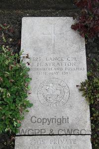 Boulogne Eastern Cemetery - Stratton, J H