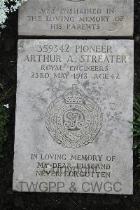 Boulogne Eastern Cemetery - Streater, Arthur A.