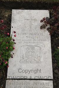 Boulogne Eastern Cemetery - Street, J