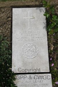 Boulogne Eastern Cemetery - Strong, E E