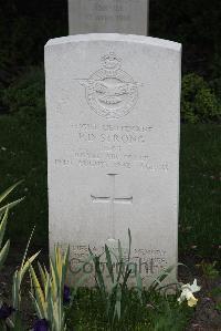 Boulogne Eastern Cemetery - Strong, Percy Drinkwater