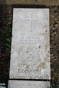 Boulogne Eastern Cemetery - Suffolk, H