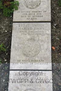 Boulogne Eastern Cemetery - Swift, Harold